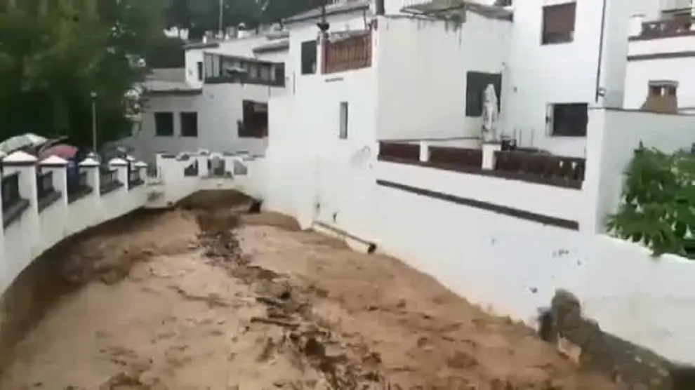Calles convertidas en ríos y muros que han resistido 8 siglos, destruidos por las lluvias en Ronda