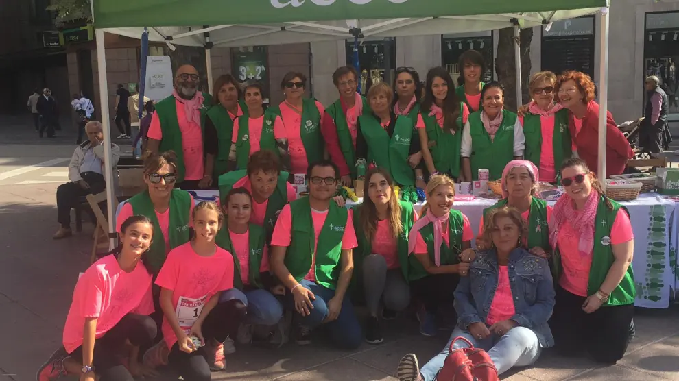 Equipo de voluntarios de la Asociación Española contra el Cáncer de Huesca