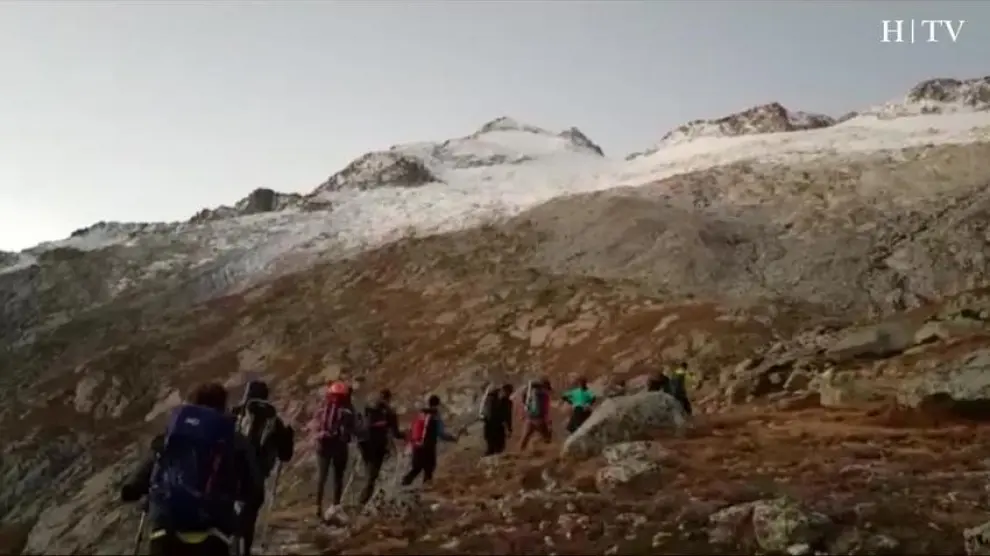 Un grupo de once montañeros sube al Aneto este miércoles a repintar los símbolos