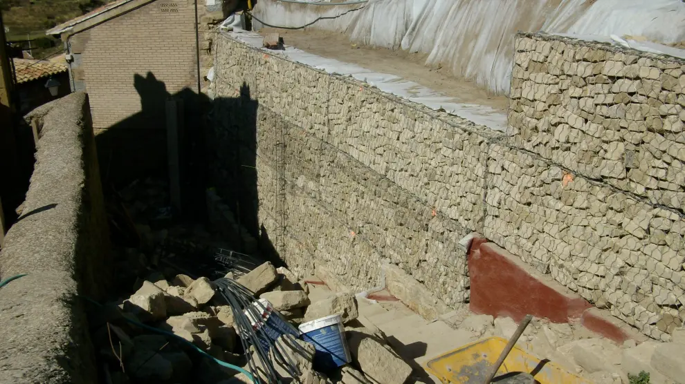 Imagen captada hace unos días, durante la ejecución de los trabajos en el muro.