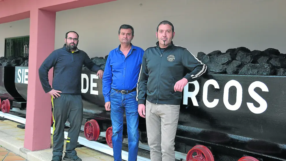 Álvaro Latre, Joaquín Noé y Sergio Urgel, en las instalaciones de Samca en Ariño.