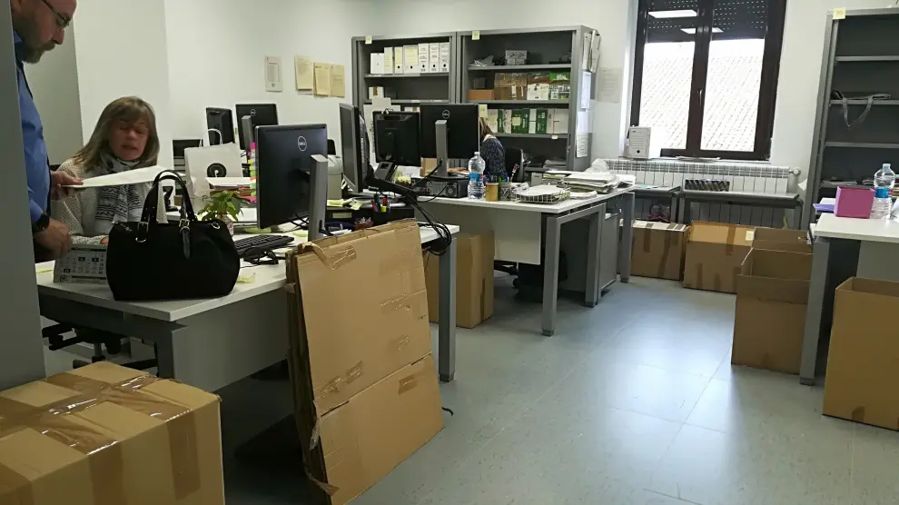 Una de las oficinas del Palacio de Justicia, llena de cajas para trasladar material de acuerdo a la nueva redistribución del personal.