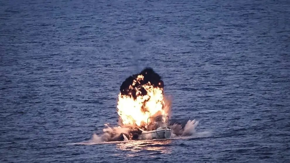 Explosión en el barco interceptado
