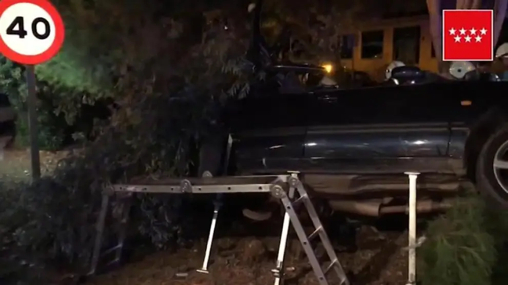 Un fallecido al estrellarse su vehículo contra un árbol en Navalcarnero
