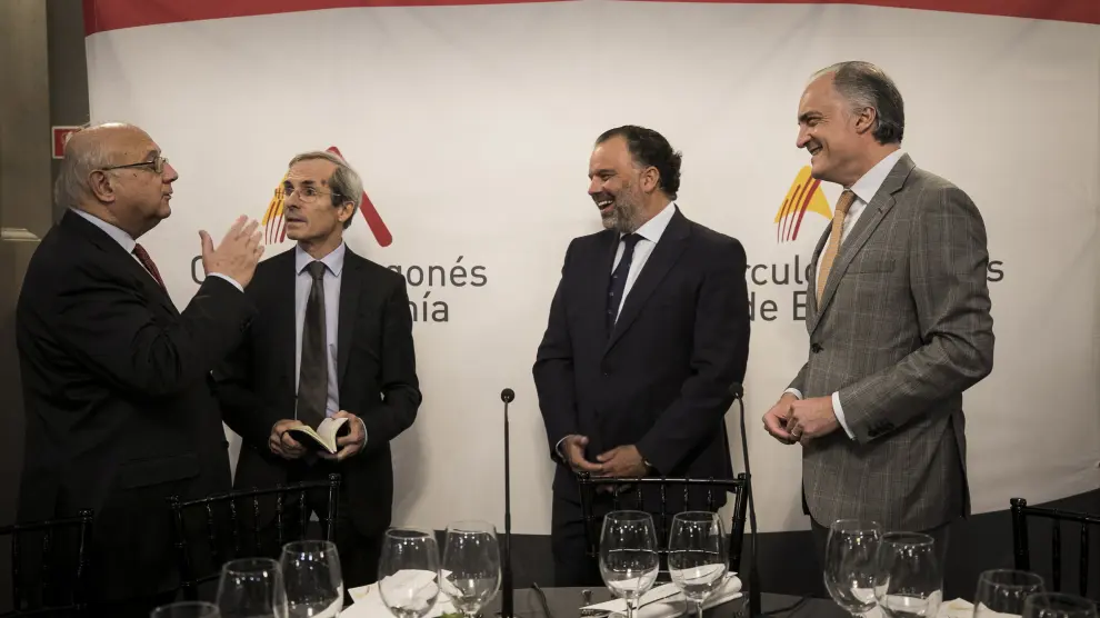 Honorio Romero, el embajador de Francia en España, Yves Saint-Geours; el presidente del Círculo Aragonés de Economía, Fernando de Yarza; y Javier Kühnel.