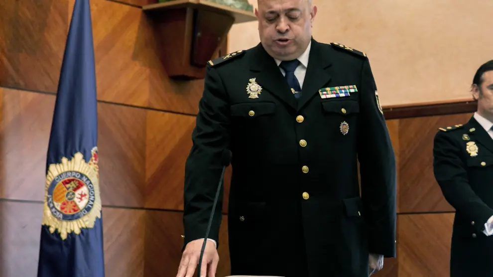 El nuevo jefe superior de Policía de Aragón, Juan Carlos Hernández Muñoz, jura su cargo en la Delegación del Gobierno en Zaragoza