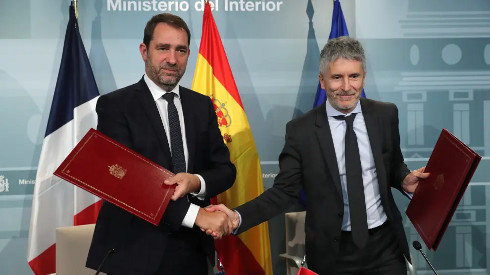 El ministro de Interior, Fernando Grande-Marlaska, junto a su homólogo francés Christophe Castaner.