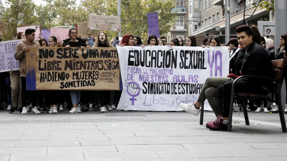 Manifestación de estudiantes en Zaragoza contra el machismo y el sexismo en las aulas