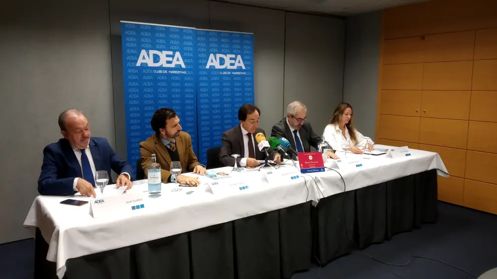 José Guillén, Enrique Torguet, Salvador Arenere, José Andrés Nalda y Gemma Español, en la presentación de los premios de este martes.