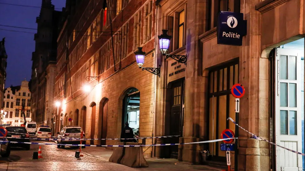 El ataque ha tenido lugar cerca de la entrada de una comisaría en el centro de Bruselas, en la calle Marché au Charbon