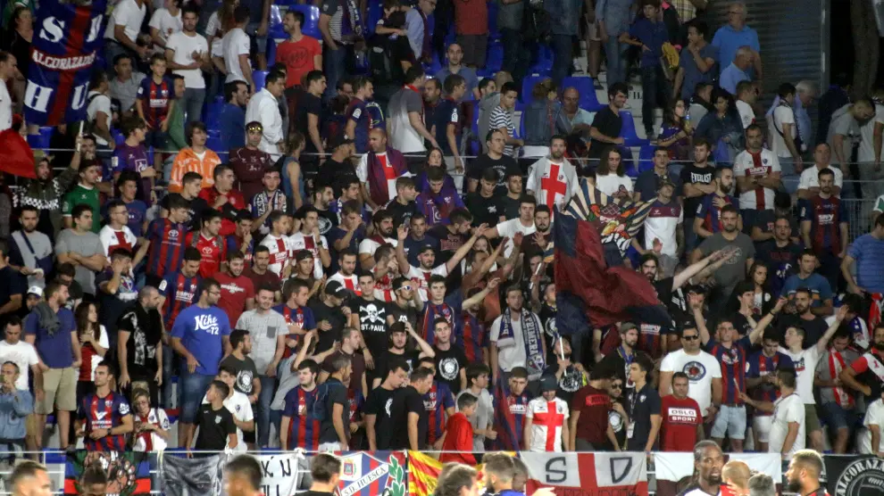 La afición de la SD Huesca, durante un partido de esta temporada.