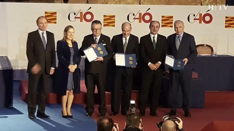 Los padres de la Constitución reciben la Medalla de Aragón