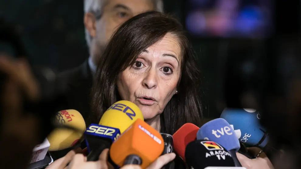 La delegada del Gobierno en Aragón, Carmen Sánchez, este lunes atendiendo a los medios.