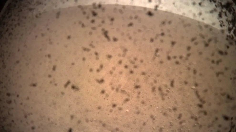 Primera imagen enviada por el InSight desde Marte