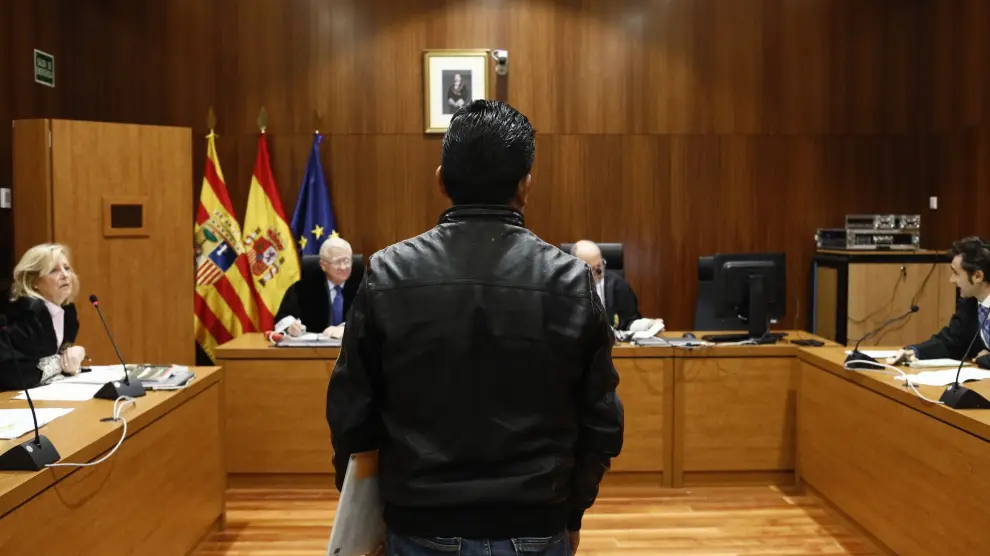 El acusado, en el momento de comenzar la vista oral en la Audiencia Provincial de Zaragoza.