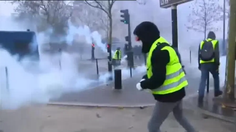 Incidentes violentos en París en las protestas contra la subida de los carburantes