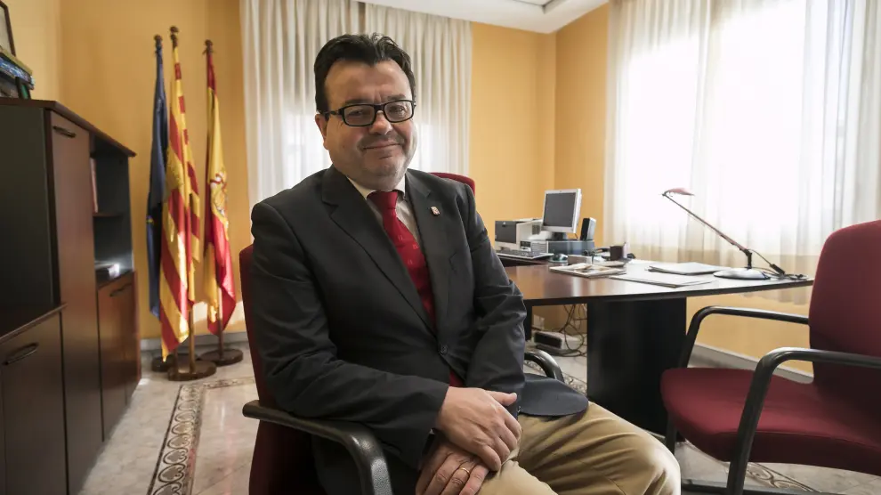 Luis Zubieta, en su despacho en la sede de la federación de municipios aragoneses.