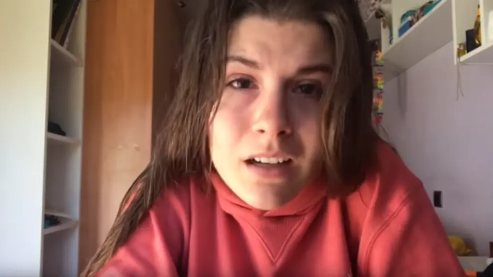 Imagen del vídeo en el que la joven denuncia los abusos.