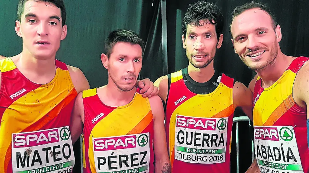 Mateo, Pérez, Guerra y Abadía, ayer tras disputar la carrera en Tilburgo.