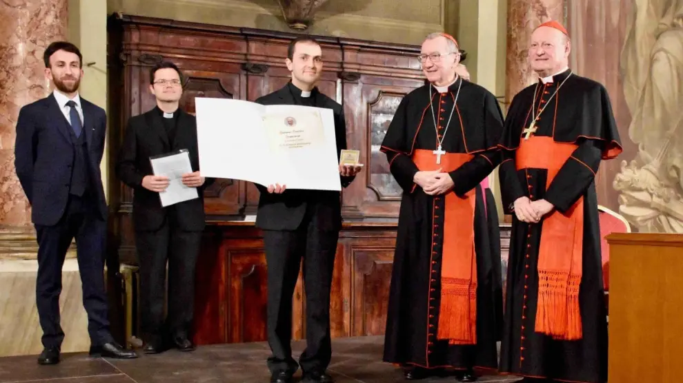 Contín recogió su medalla el pasado día 4 en el Palacio de la Cancillería de Roma.