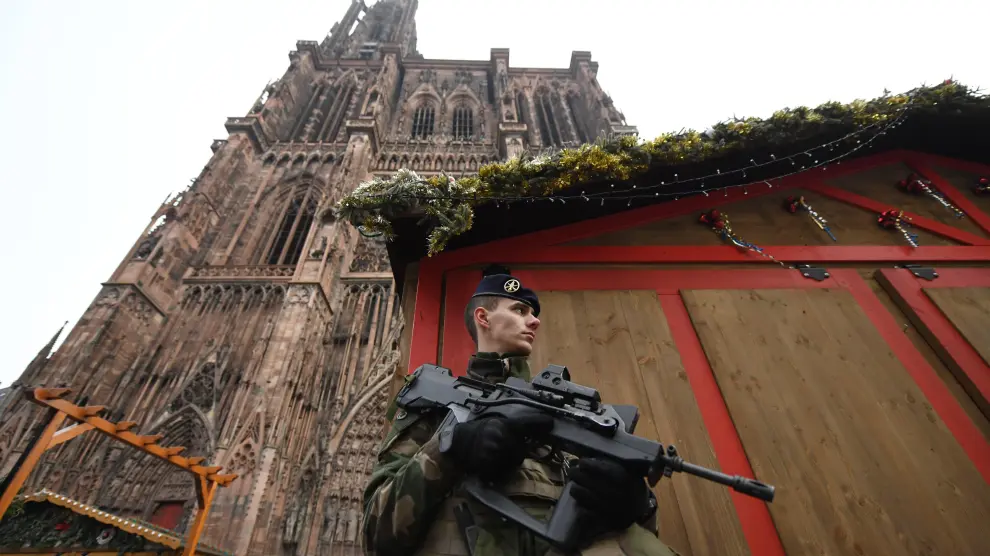 Francia se moviliza en busca del tirador de Estrasburgo, un delincuente común radicalizado