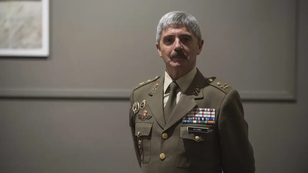 El teniente general Miguel Alcañiz, jefe de la Unidad Militar de Emergencias, el pasado jueves en el Gran Hotel, donde se hizo la entrevista.