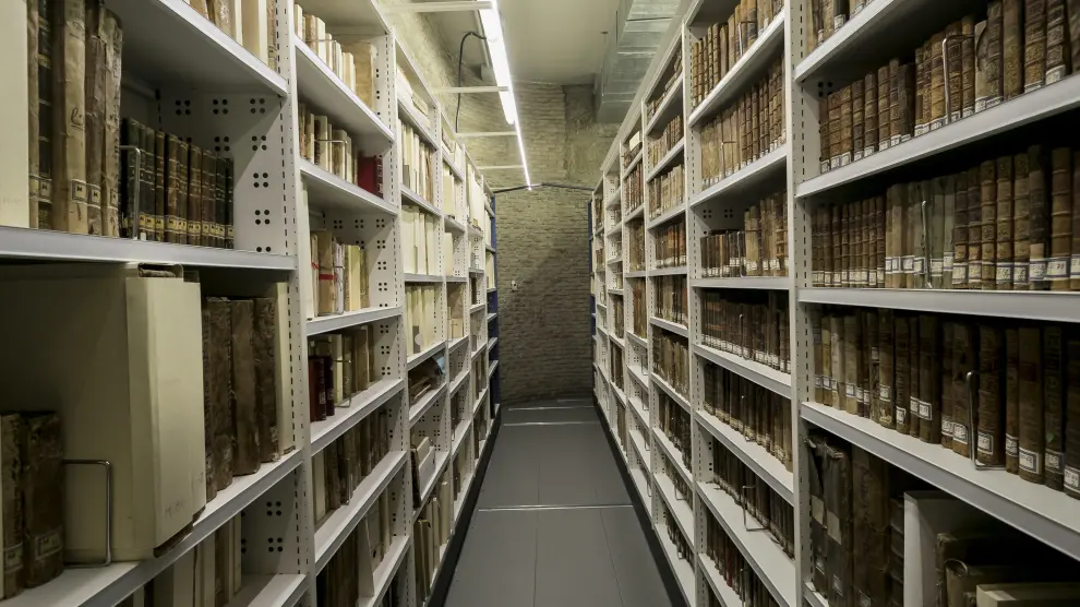 El nuevo fondo histórico de la biblioteca universitaria, en el sótano del Paraninfo.