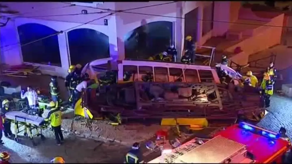 Al menos 28 heridos al descarrilar un tranvía en Lisboa