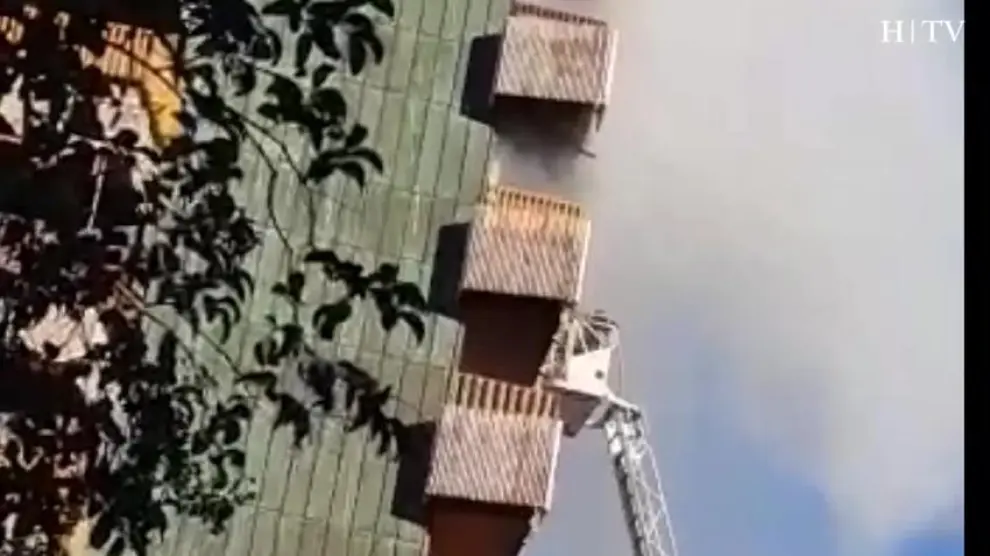 Incendio en un edificio de la calle de Aznar Molina de Zaragoza