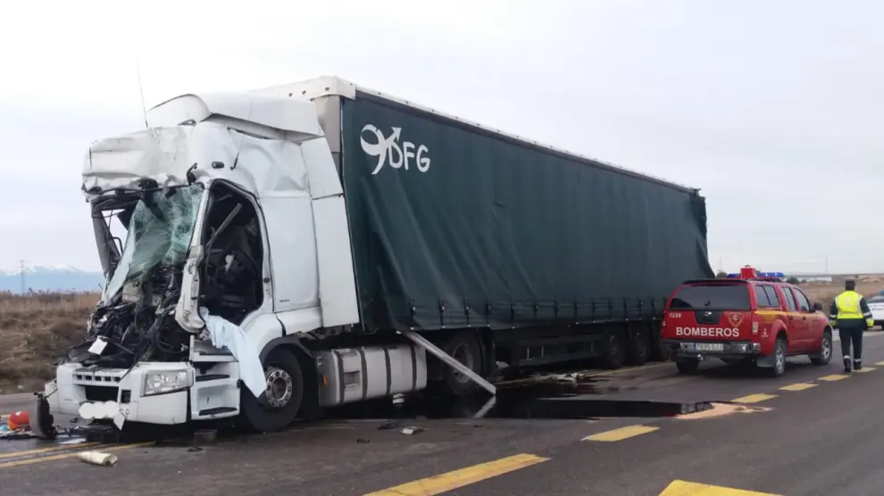 Dos camiones y un turismo se han visto involucrados en una accidente en la N-232