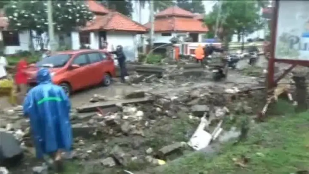 Ascienden a al menos 222 muertos y 843 heridos por un tsunami en Indonesia