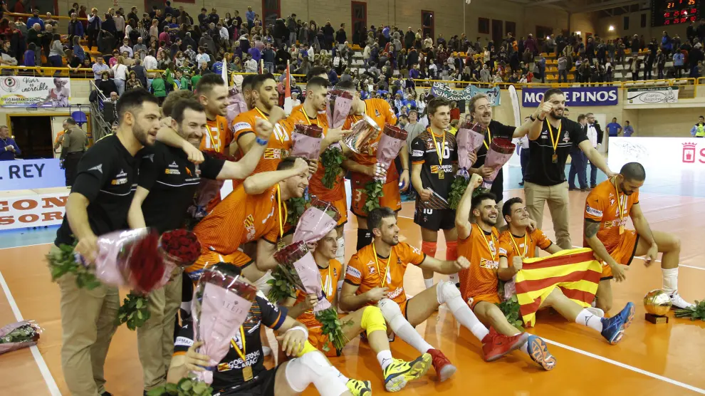 El CV Teruel celebra en Soria la Copa del Rey conquistada la temporada pasada.