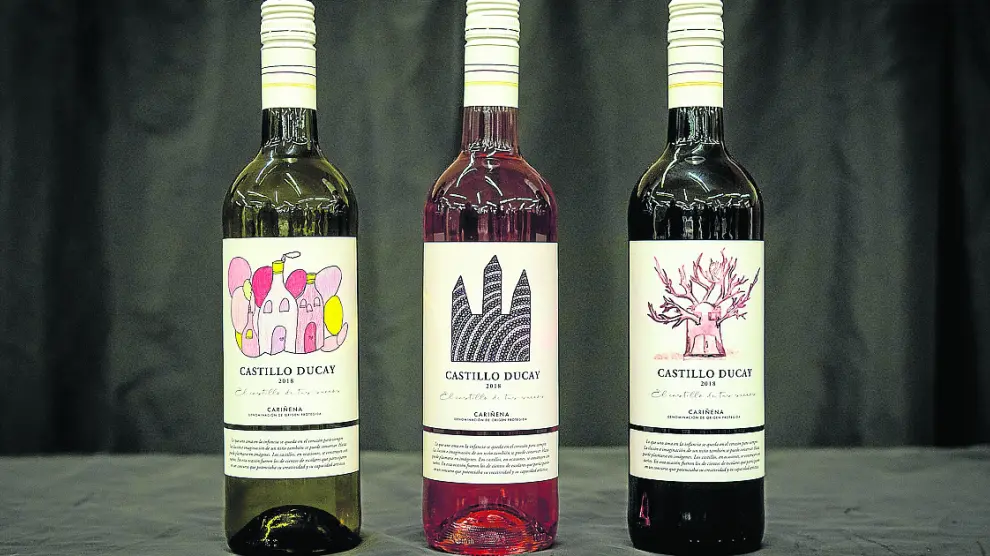 Los vinos jóvenes Castillo Ducay blanco, rosado y tinto, con las nuevas etiquetas que lucen esta añada.