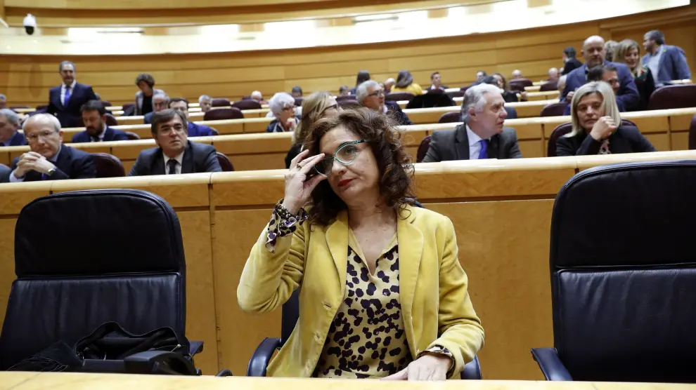 La ministra de Hacienda, María Jesús Montero, en el pleno del Senado.