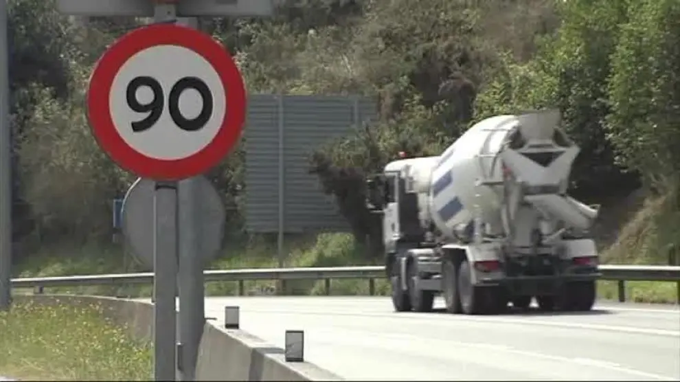 La DGT reduce la velocidad a 90 km/h en las carreteras convencionales