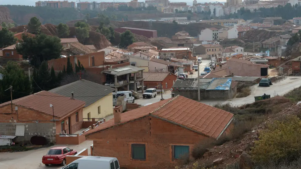 Las viviendas precarias proliferan sin planificación en el barrio de Pomecia.