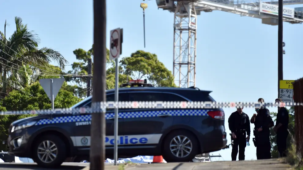Policías montan guardia en el lugar donde se ha producido el ataque en Sídney.