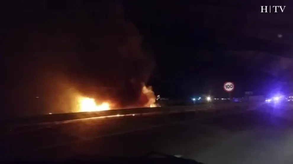 Cortada la A-68 a la altura de Utebo en sentido Zaragoza por el incendio de un camión