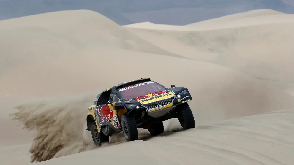 El vehículo pilotado por Sebastian Loeb y copilotado por Daniel Elena, en la segunda etapa del Dakar 2019
