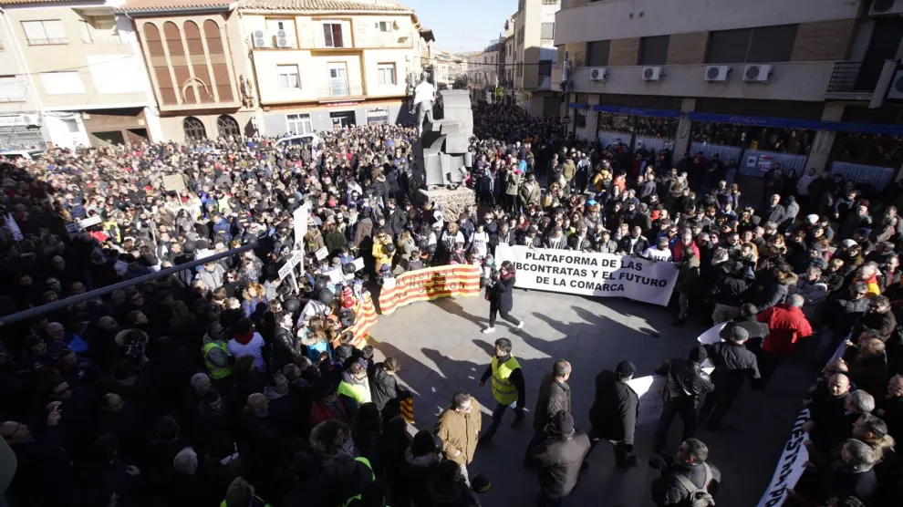 Un momento de la masiva concentración en la plaza del Regallo de Andorra para pedir un plan de reconversión industrial por el cierre de la térmica