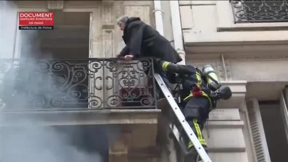 Rescatan a los vecinos de los edificios colindantes a la explosión de París