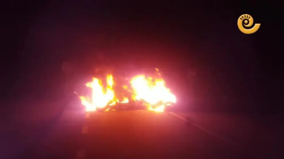 Los mineros queman ruedas en la A 1402 por protestas