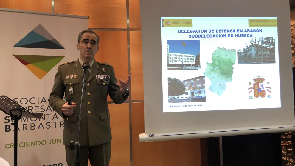 El subdelegado de Defensa en Huesca destaca en Barbastro las oportunidades para la provincia de la llegada de la División Castillejos