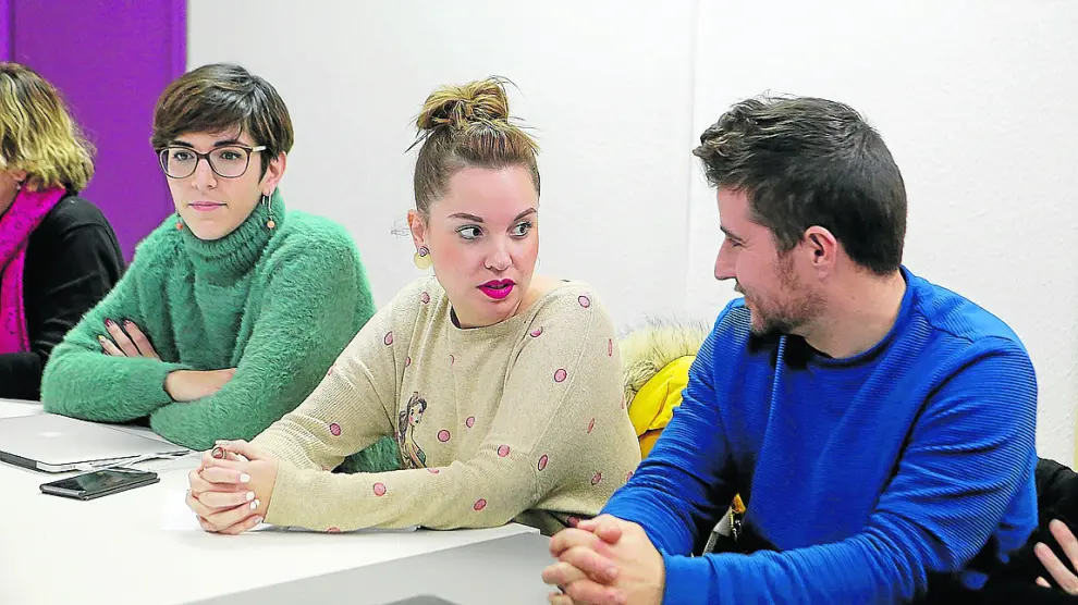 Violeta Barba, Maru Díaz y Nacho Escartín, el viernes de la semana pasada en la sede de Podemos.
