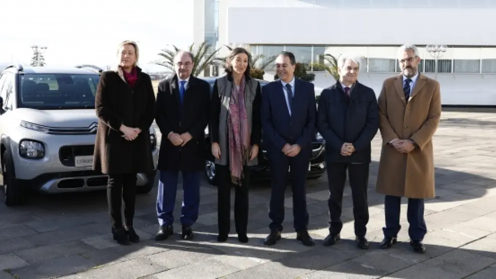 El presidente de Aragón, Javier Lambán, y la consejera Marta Gastón acompañaron a la ministra durante su visita a la planta de Opel/PSA.