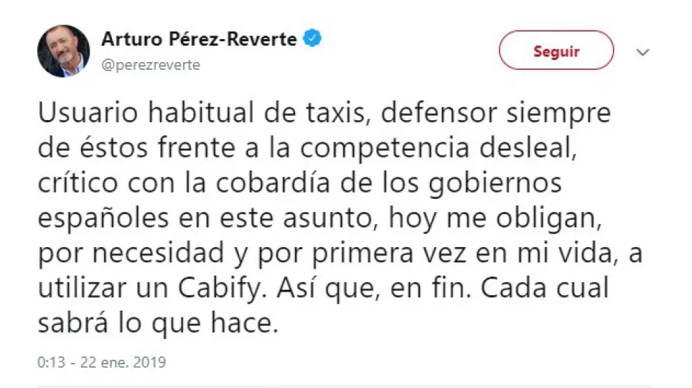 El hilo de Pérez Reverte sobre la huelga del taxi y su primer Cabify