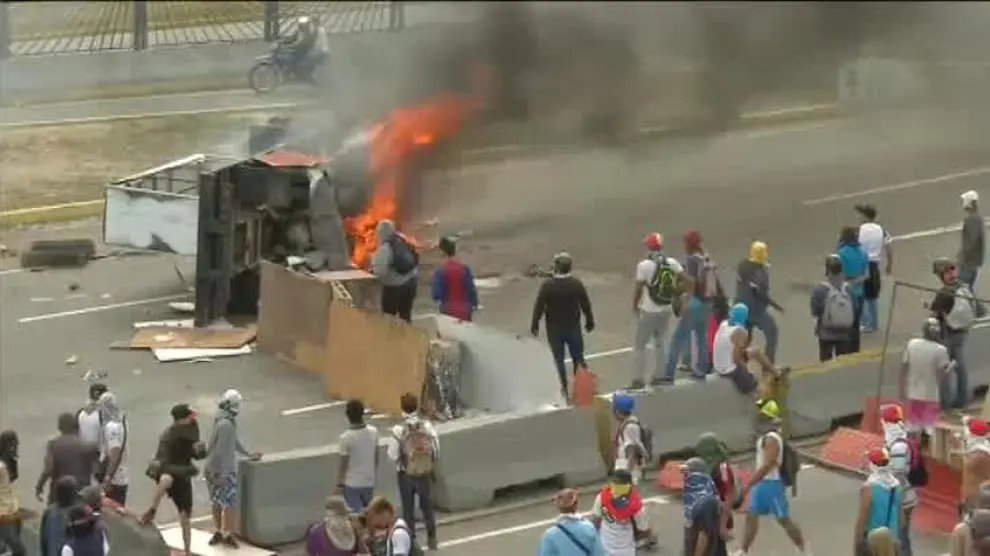 Al menos trece muertos en las protestas de Venezuela tras la proclamación de Guaidó