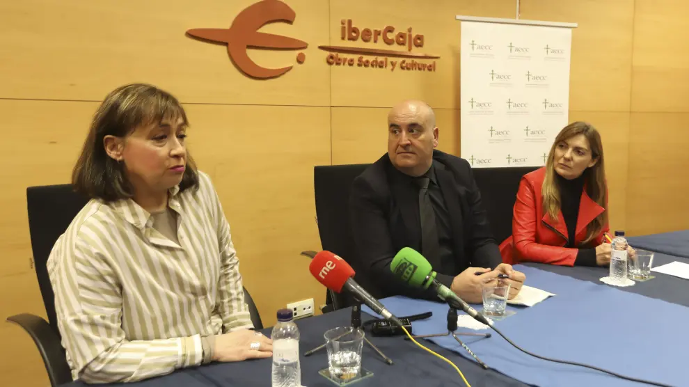 Participantes en la presentación de los actos del Día Internacional Contra el Cáncer en Huesca.