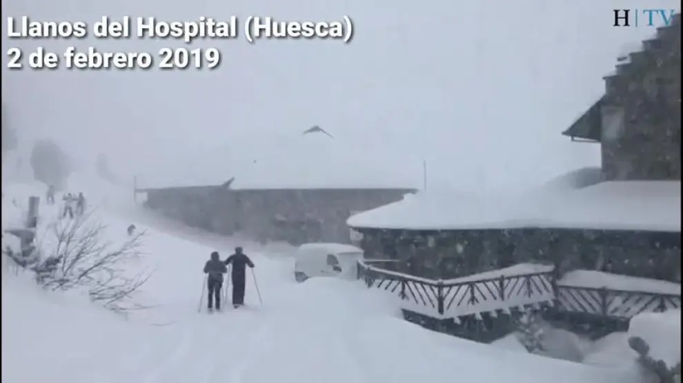 La intensa nevada cierra tres de los cuatro pasos fronterizos por el Pirineo