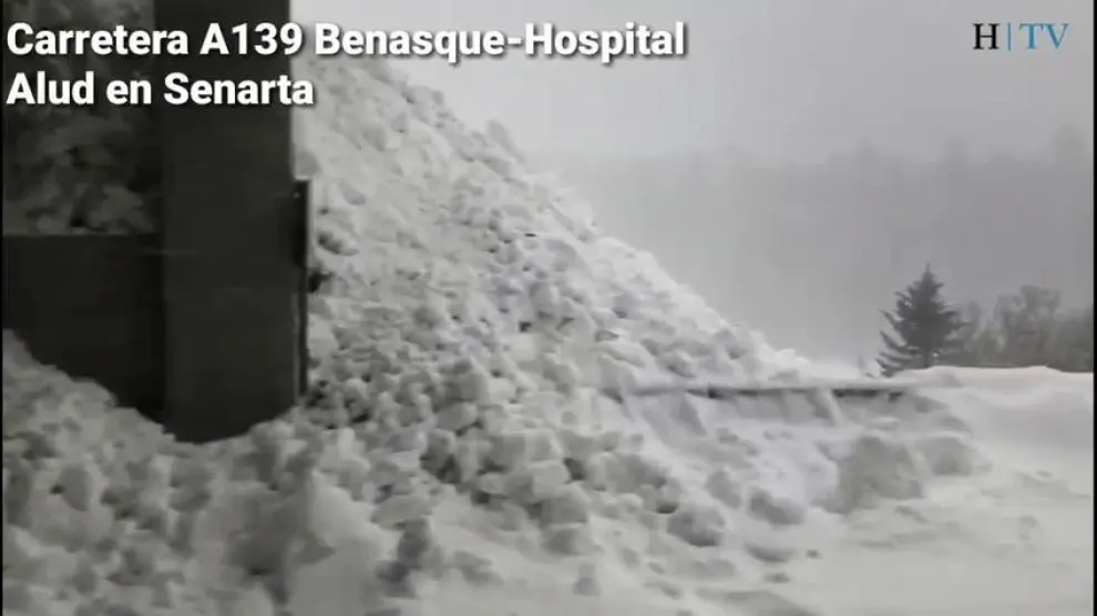 Una avalancha corta la carretera de Llanos del Hospital